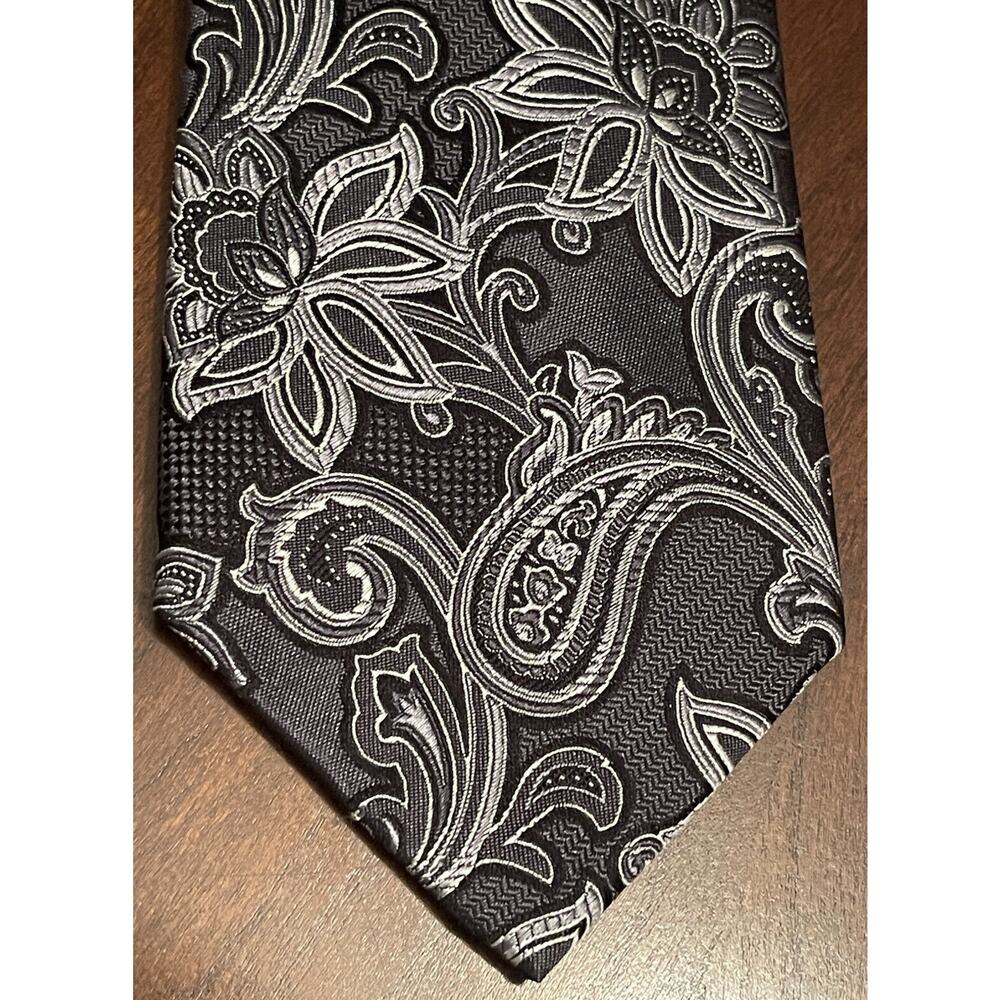 Geoffrey Beene Black Gray Hand Made 100% Silk Men’s Neck Tie Made In China